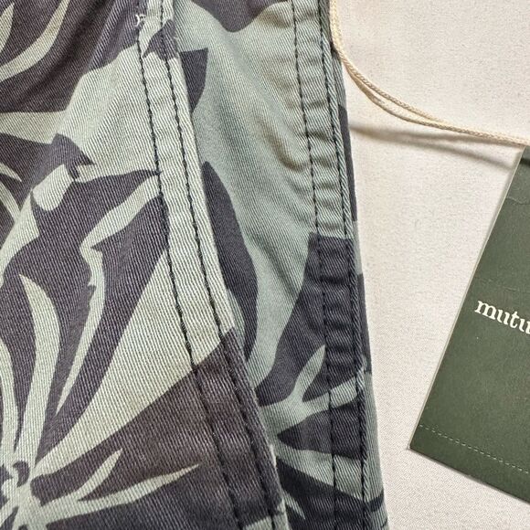 NWT Mutual Weave Big & Tall Chino Board 8” Short Green Hibiscus Print - Size 54 - Picture 8 of 9